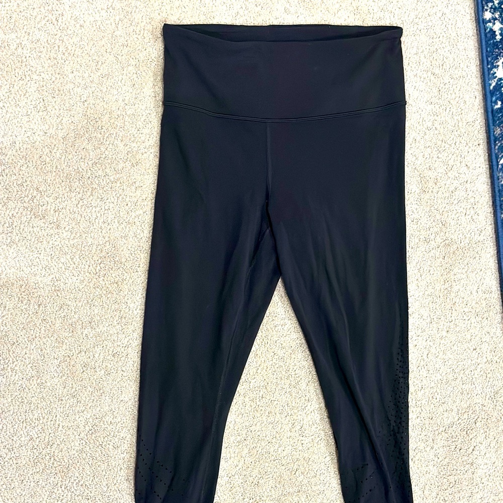Athleta Elation Lasercut tight 7/8 length size small